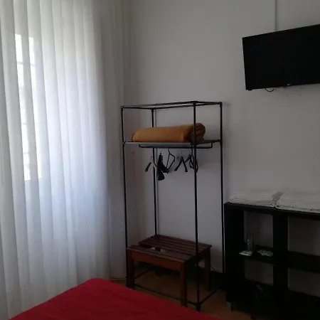 Pensión 5 Bicas 4*